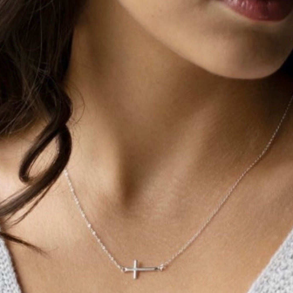 ✨✨Sideways Cross Necklace✨✨
